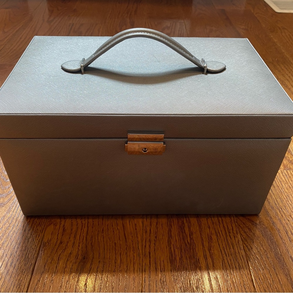 Wolf Heritage Saffiano jewelry case in pewter, never used, original packaging